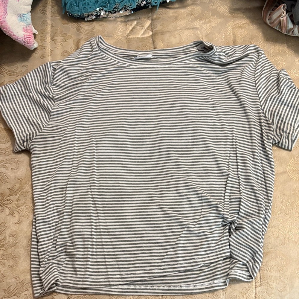 American Eagle Outfitters Gray & White Striped Short Sleeve Crewneck